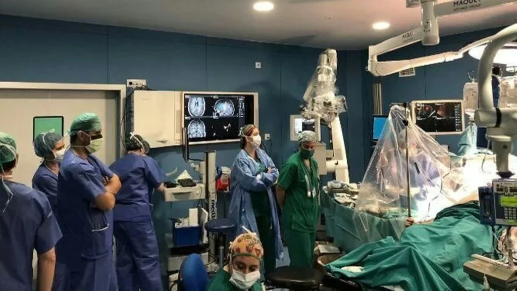🧠🏥 El Hospital Puerta del Mar realiza la primera cirugía funcional para el párkinson durante la pandemia 🏥🧠 - INiBICA