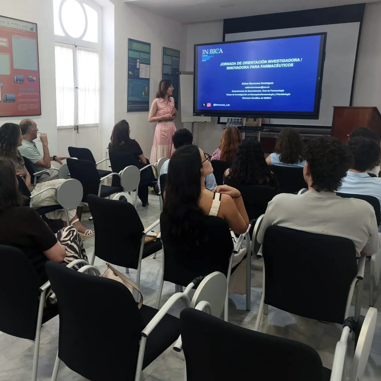La directora científica de INiBICA participa en la bienvenida a los nuevos residentes de Farmacia Hospitalaria de Cádiz - INiBICA