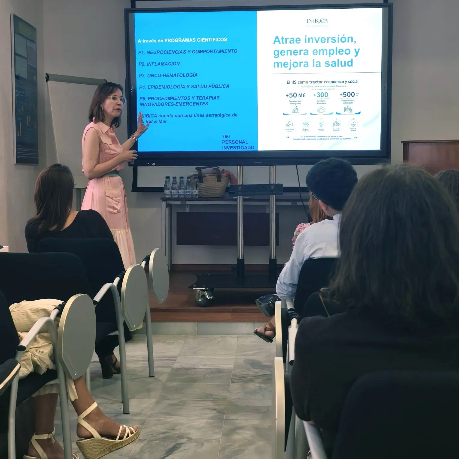 La directora científica de INiBICA participa en la bienvenida a los nuevos residentes de Farmacia Hospitalaria de Cádiz - INiBICA